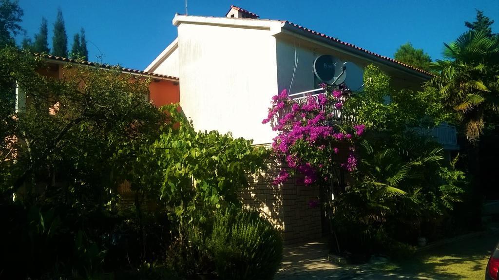 Apartment Pletikos Premantura Exterior photo